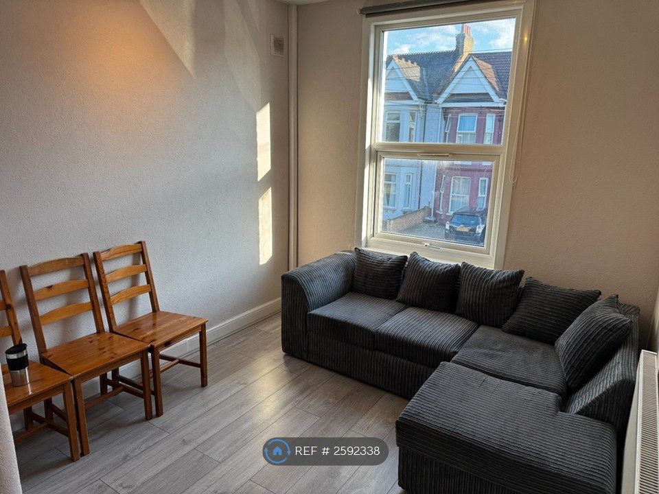 Property photo 3 of 7 Living Area