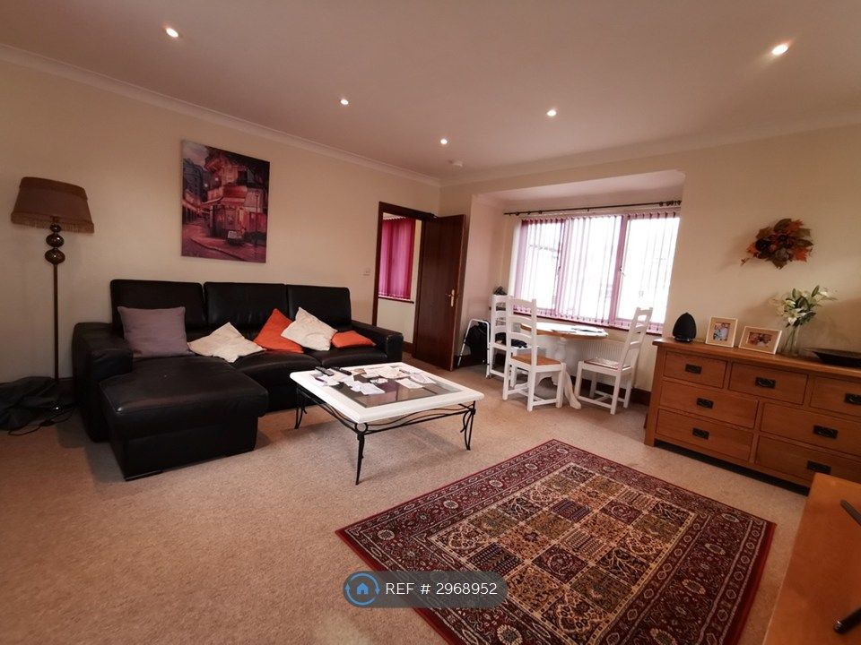 Property photo 2 of 15 Lounge