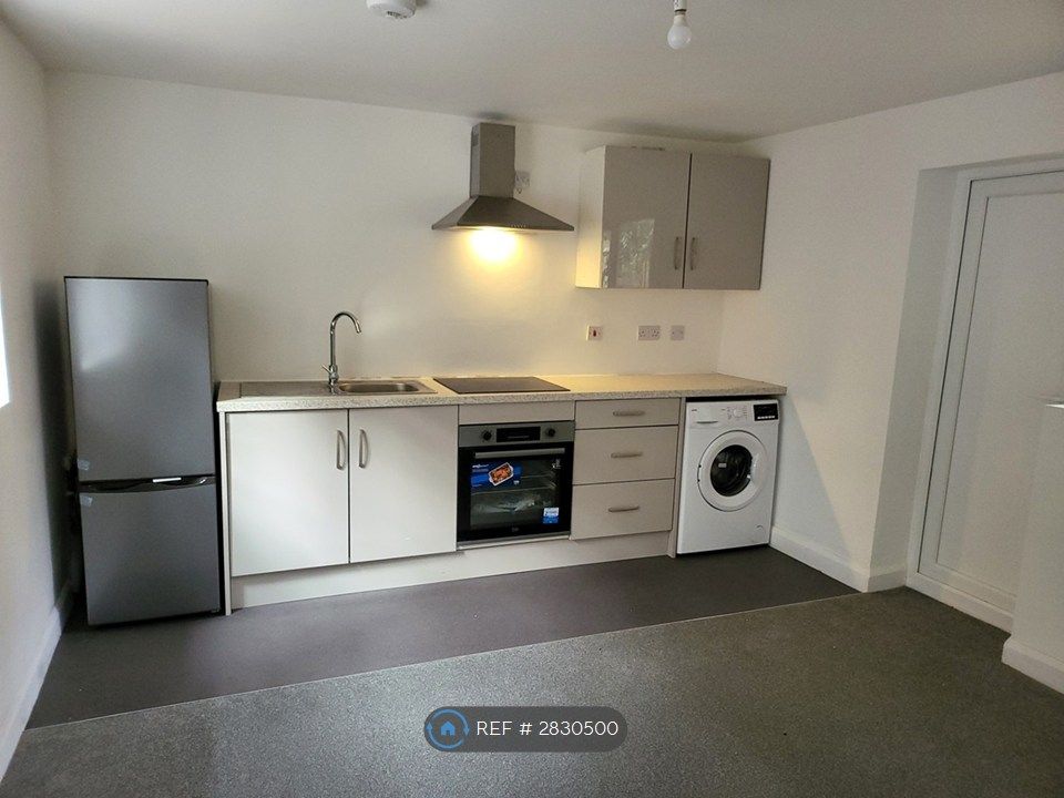 Property photo 3 of 6 Kitchen