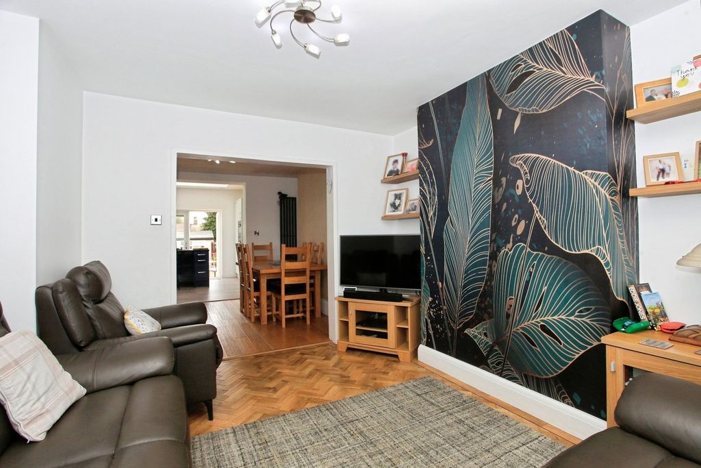 Property photo 2 of 17