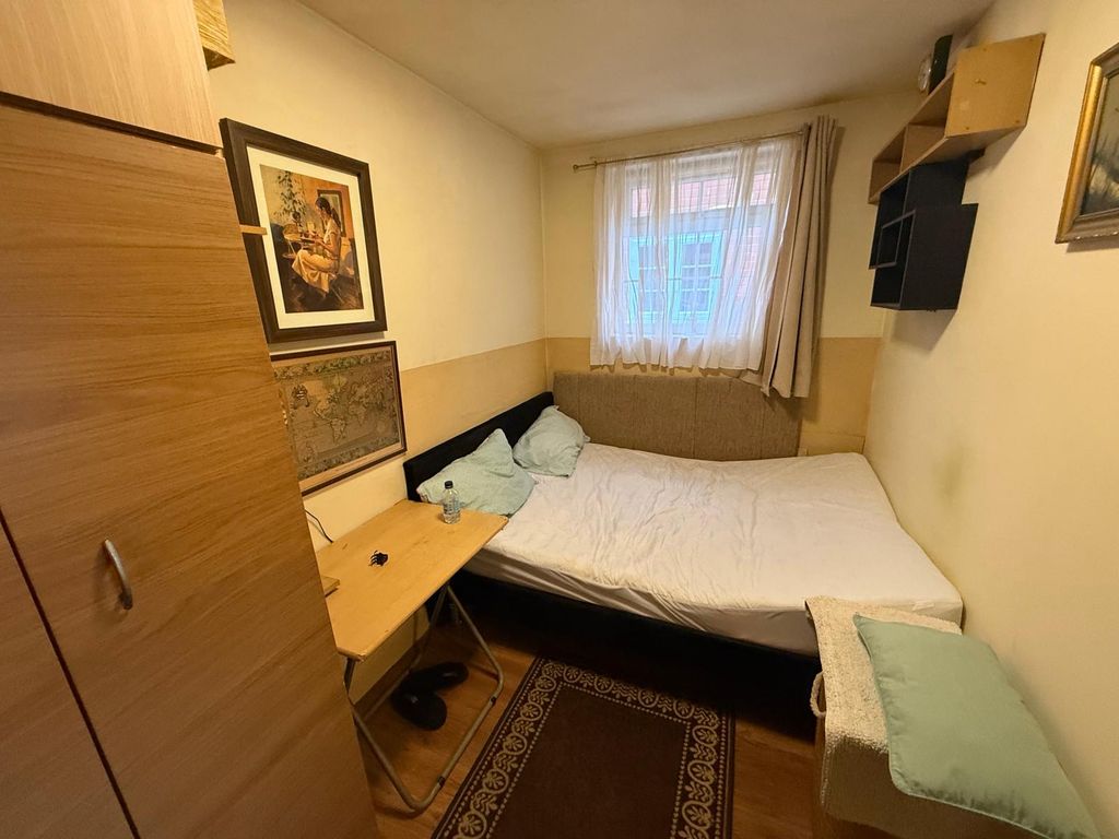 Property photo 1 of 4 Studio Flat To Rent Allenby Road, Southall Ub1