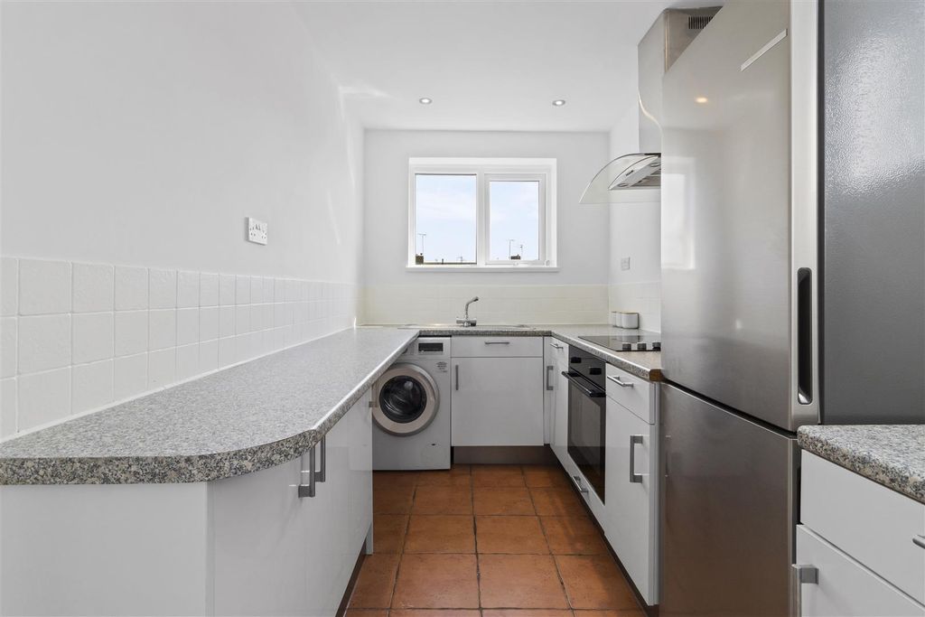 Property photo 2 of 14 Kitchen