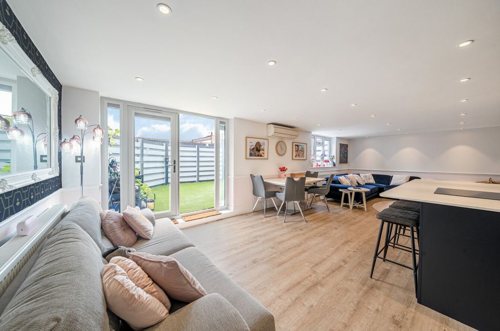 Property photo 1 of 21 1298338-23-682F08...