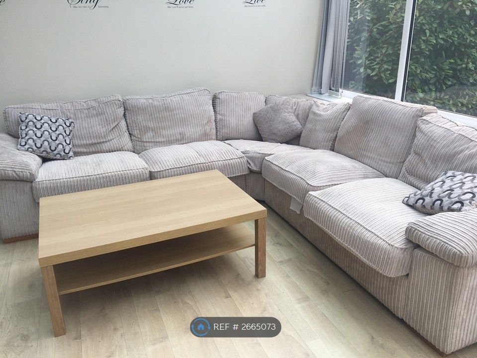 Property photo 1 of 11 Lounge