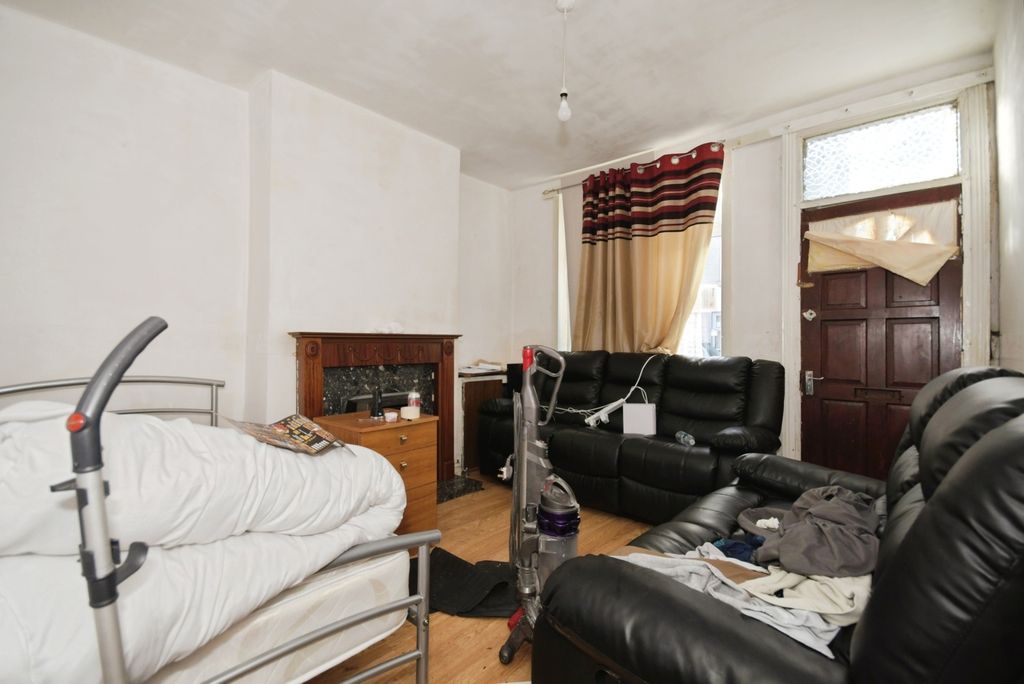 Property photo 2 of 17 Photo