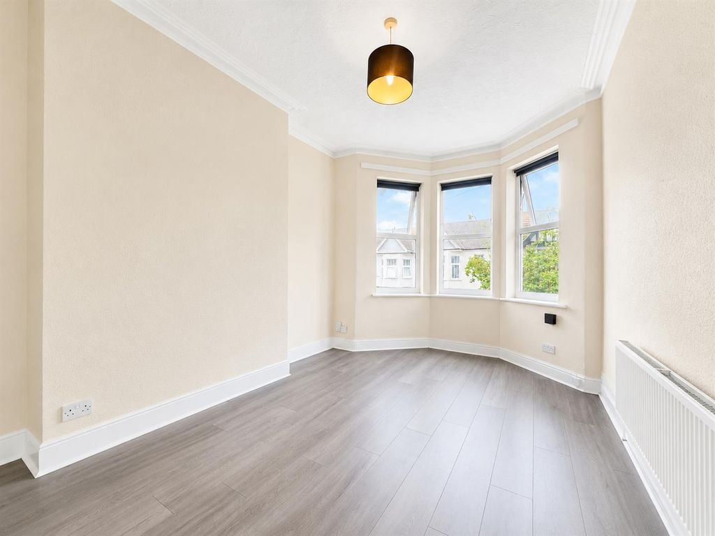 Property photo 2 of 9 F9F5E5A9-B5B2-4559-Aea2-9704D52D7F7A.Png