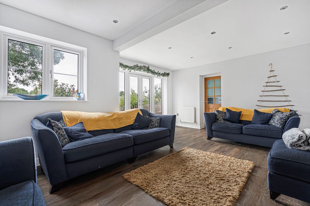 Property photo 2 of 28