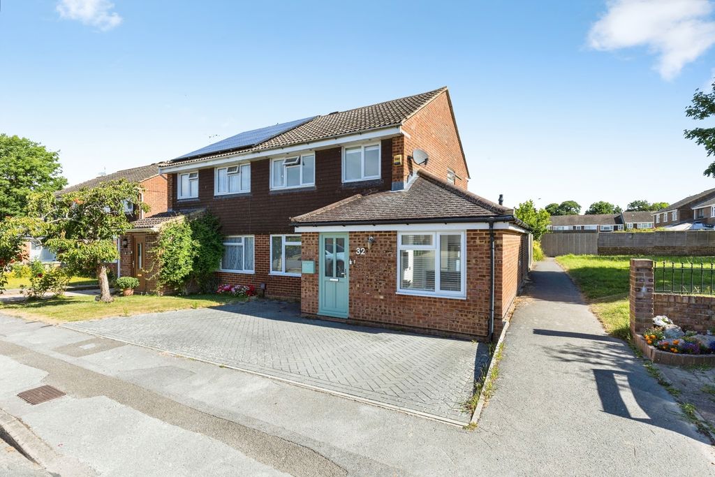 4 bed semi-detached house for saleSycamore Avenue, Horsham, West Sussex RH12
