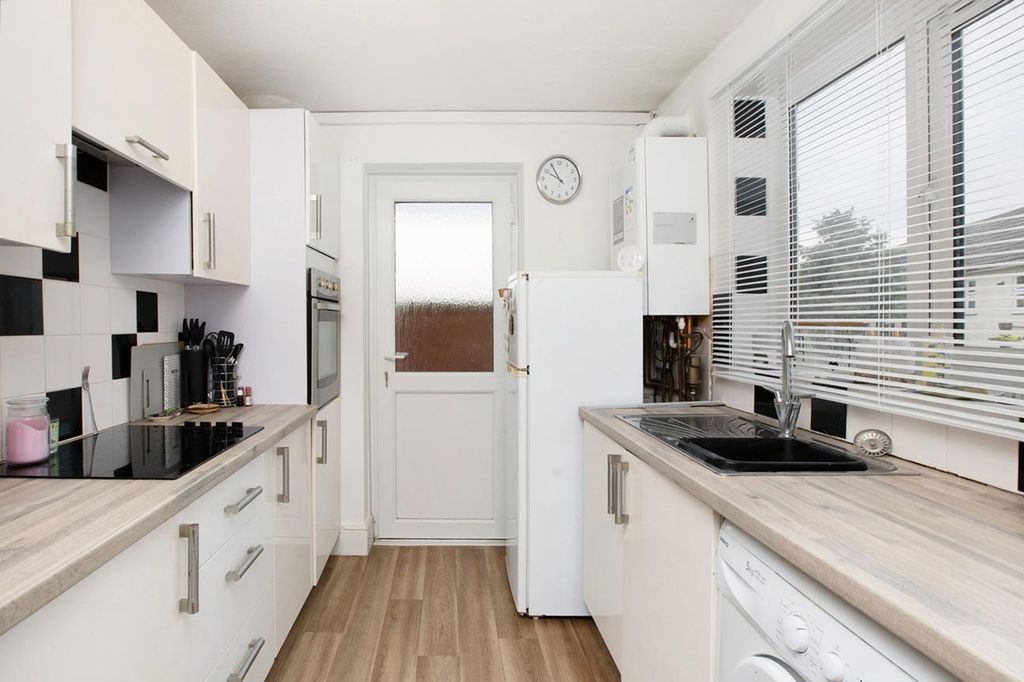 Additional image 5 of 2 bed flat for saleCoronation Avenue, Dawlish EX7