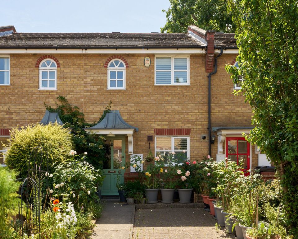 Property photo 1 of 13 Jackson Close E9