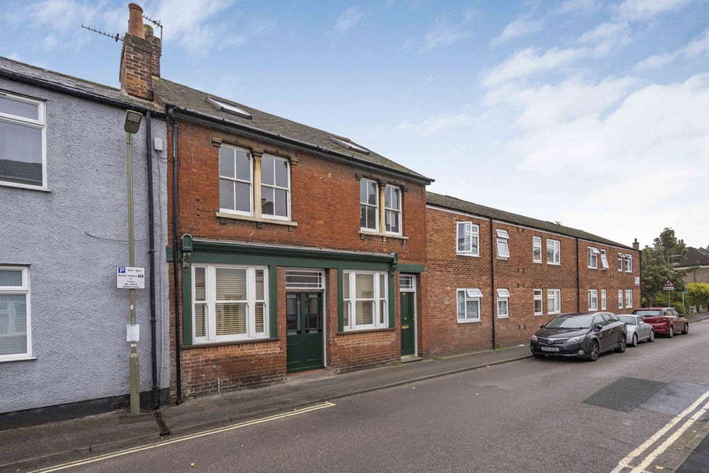 Property photo 1 of 28