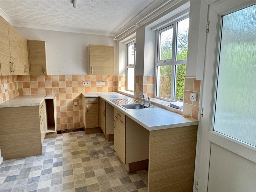 Property photo 3 of 16 Kitchen