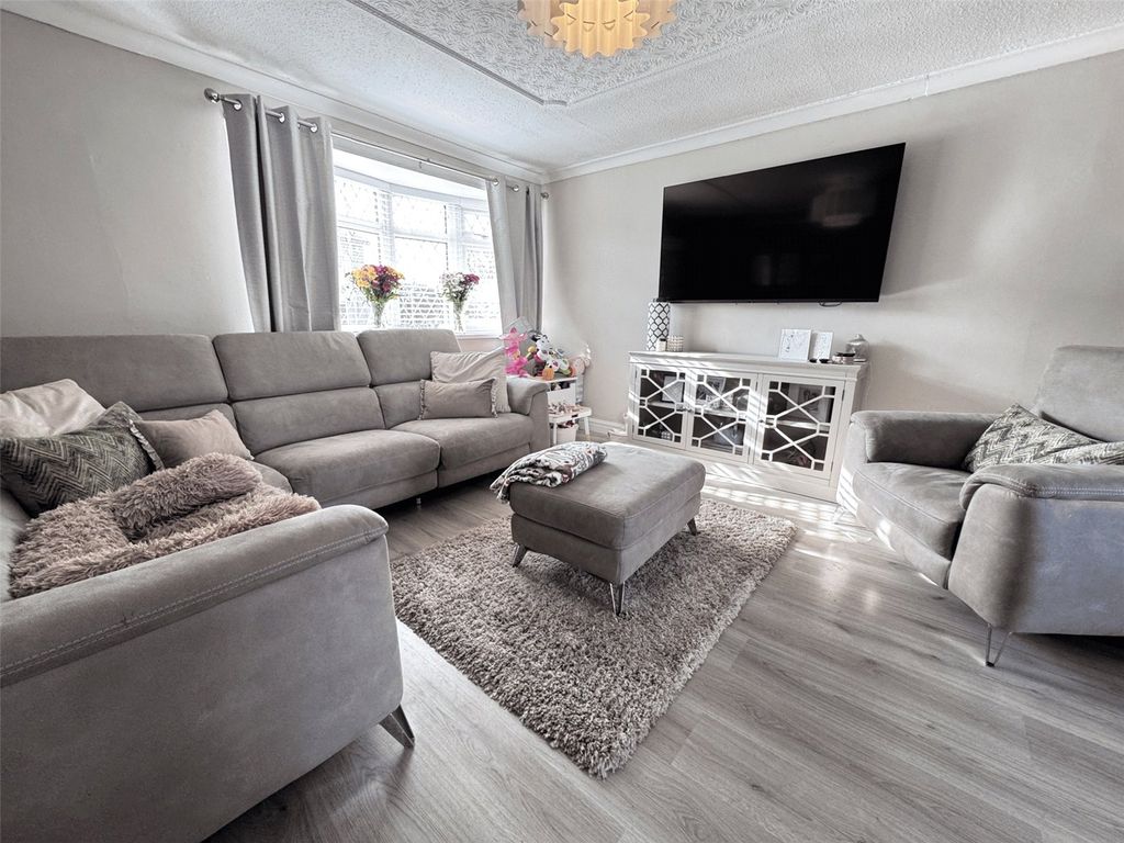 Property photo 2 of 9 Picture No. 19