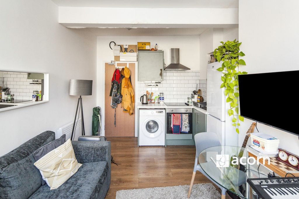 Property photo 3 of 10 35983B17-6c1c-F11...