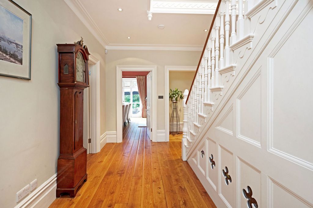 Property photo 3 of 24