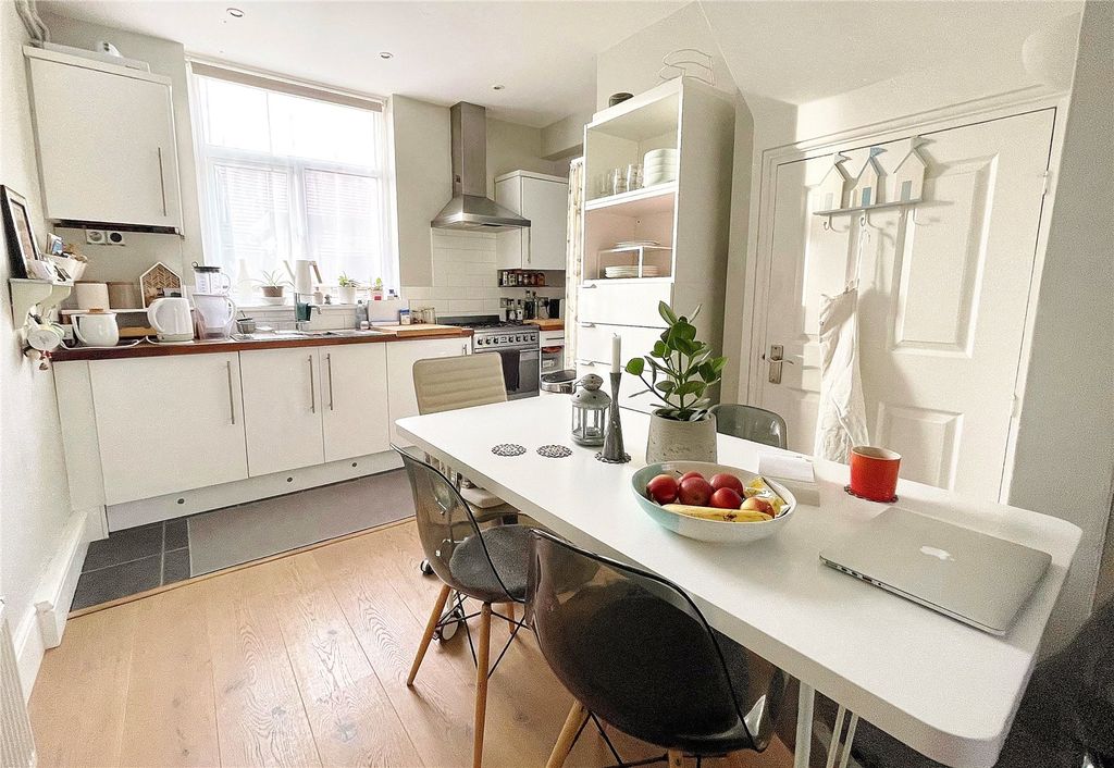 Property photo 3 of 25 Picture No. 11