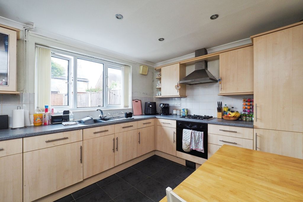 Property photo 2 of 16 Fitted Kitchen