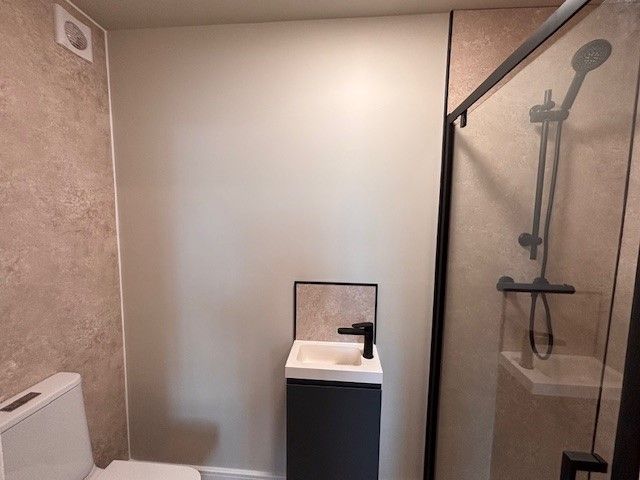 Property photo 2 of 6 Ensuite