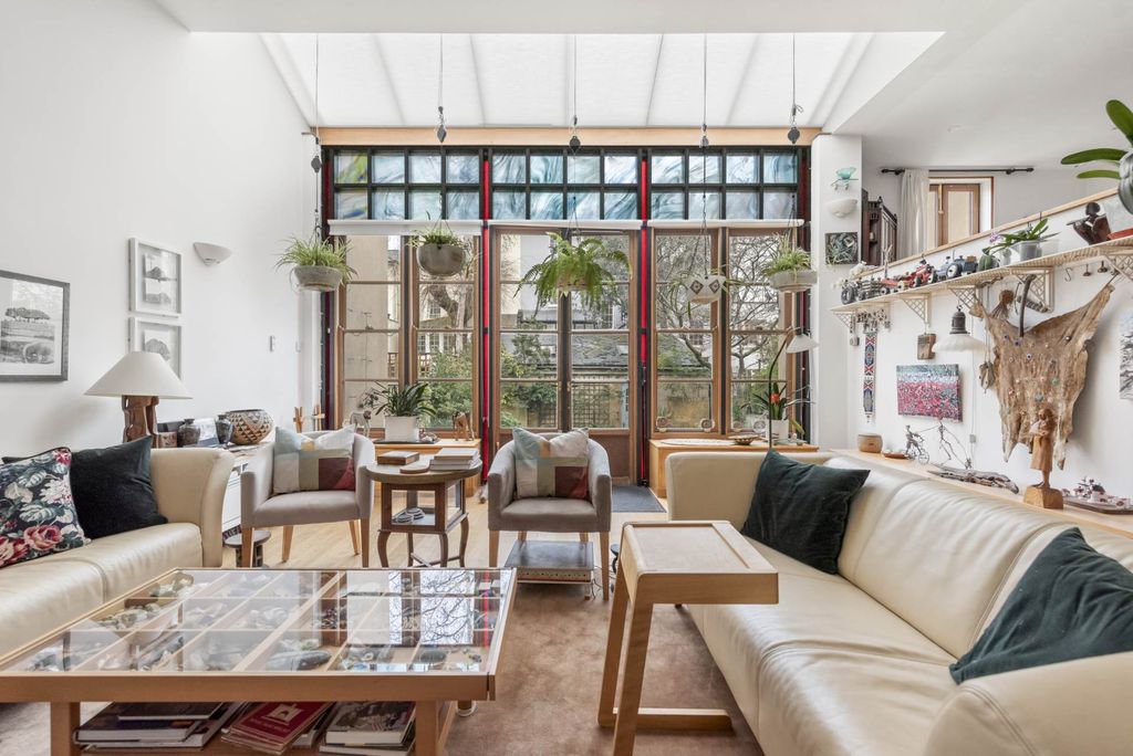 Property photo 3 of 34