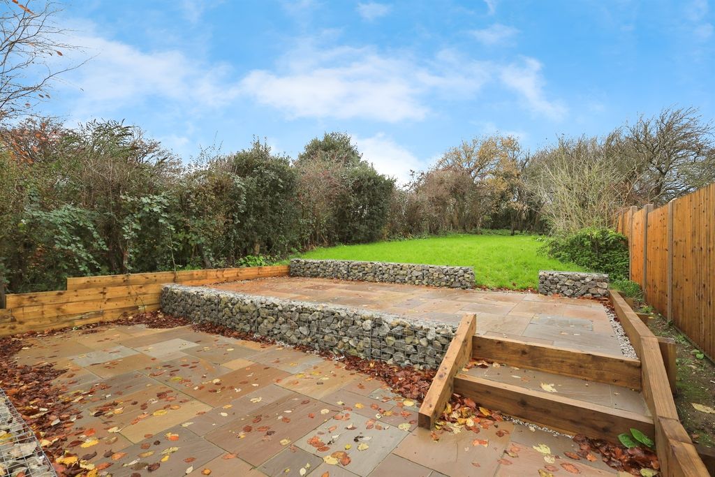 Property photo 2 of 24