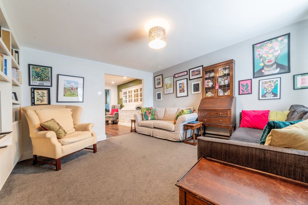 Property photo 2 of 25