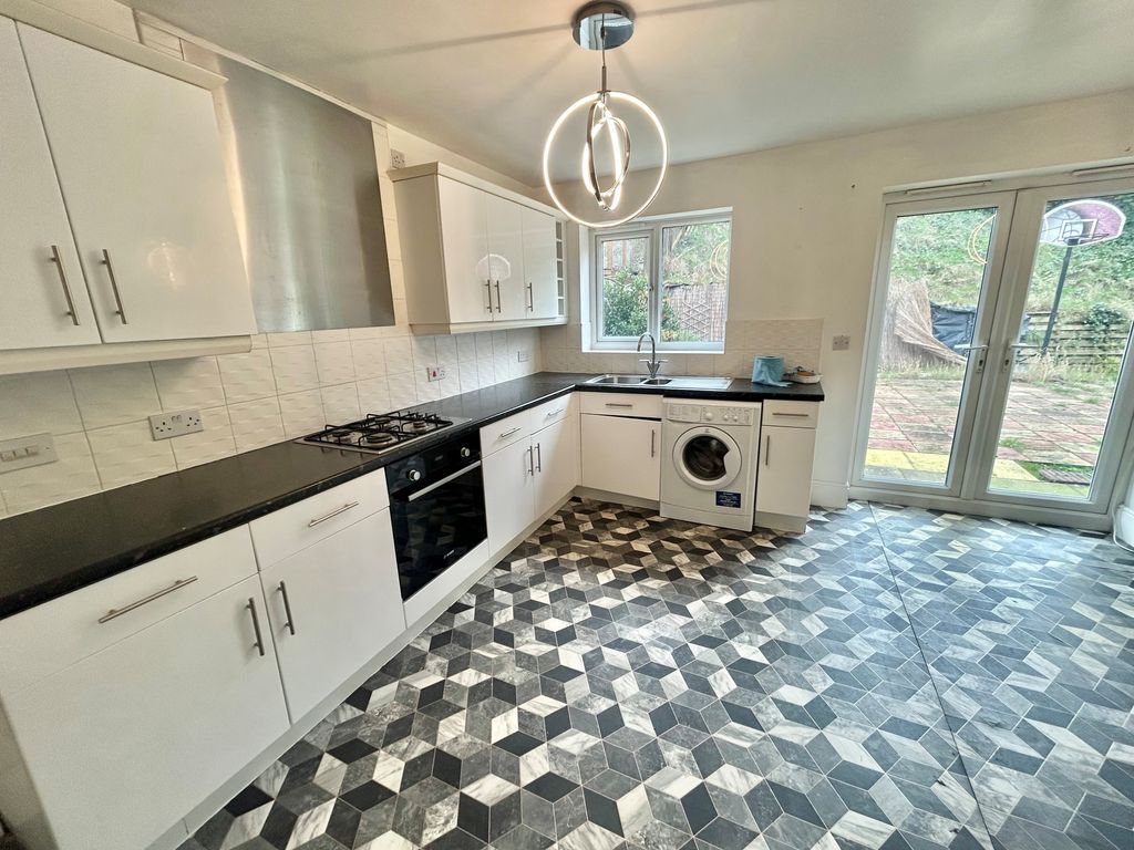 Property photo 2 of 19 Image