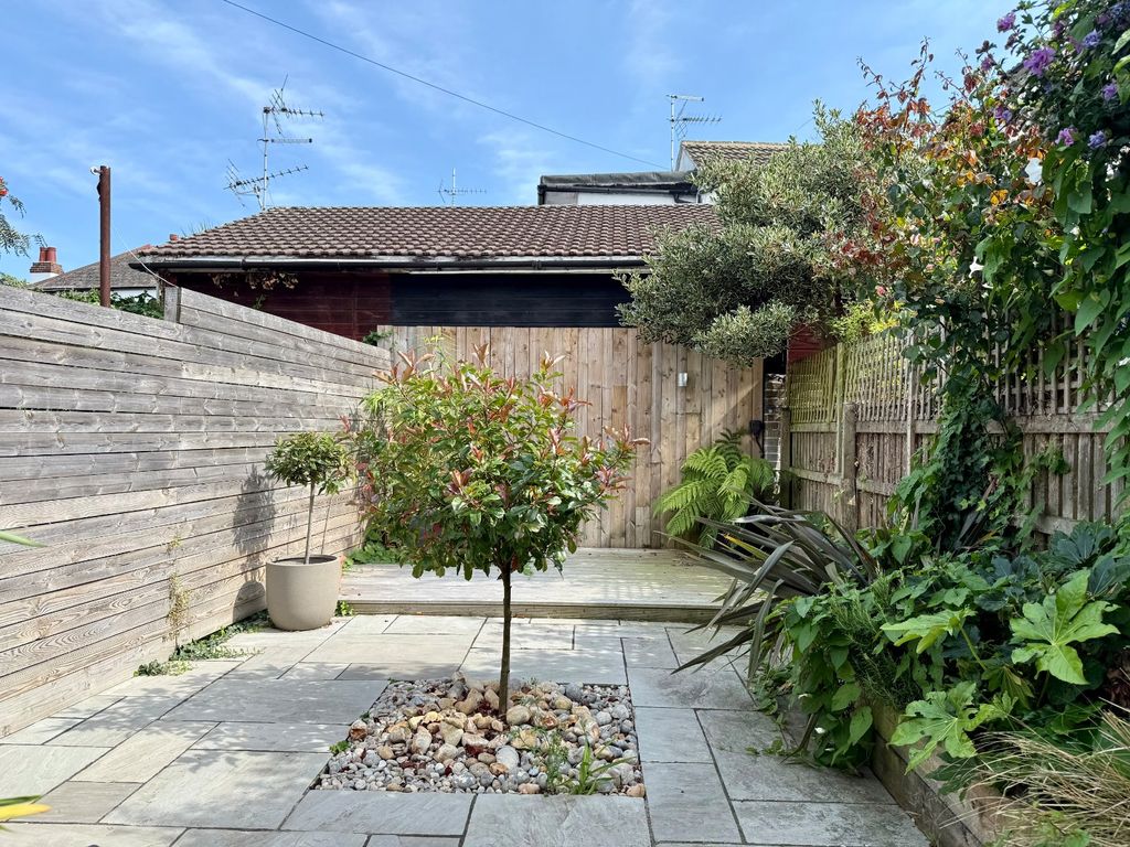 Property photo 3 of 11 Picture No. 15