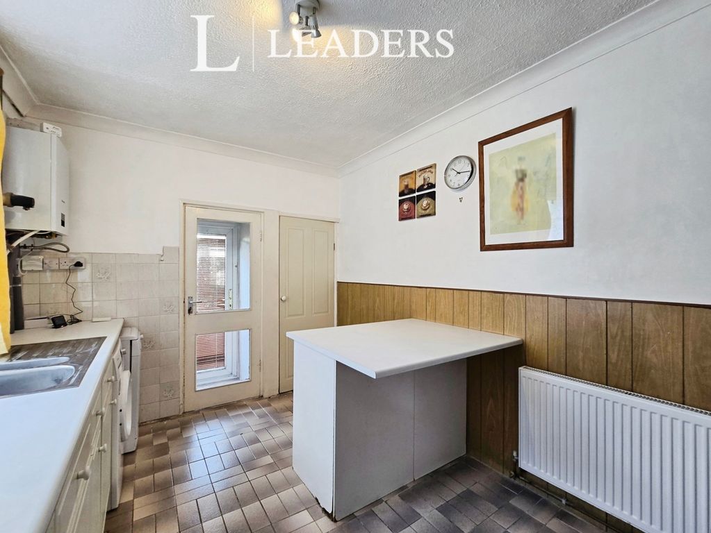 Property photo 3 of 15 Kitchen