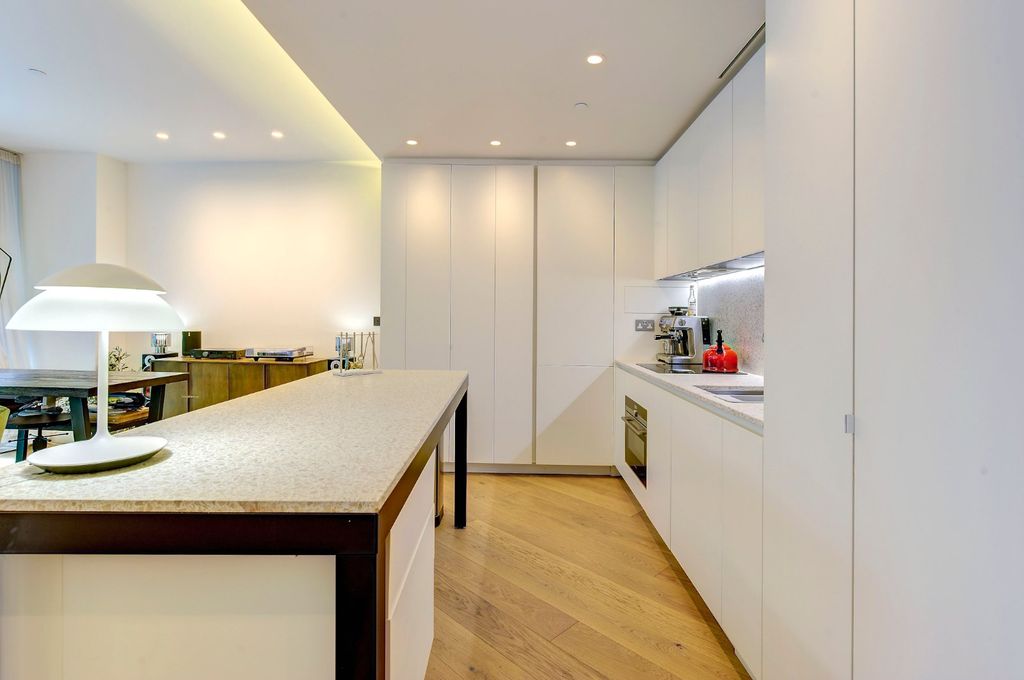 Property photo 3 of 11 Kitchen