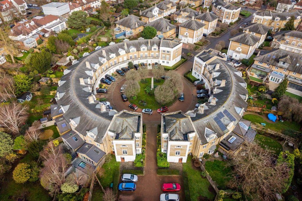 Property photo 1 of 11 Huntingdon Gardens-2.Jpg