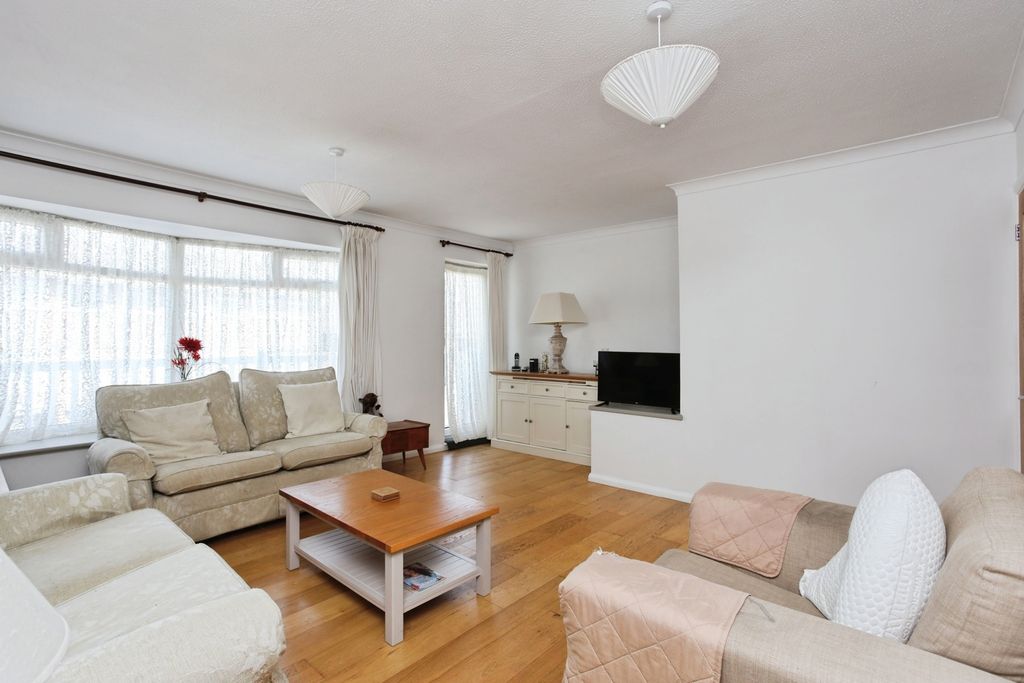 Property photo 2 of 17 Photo
