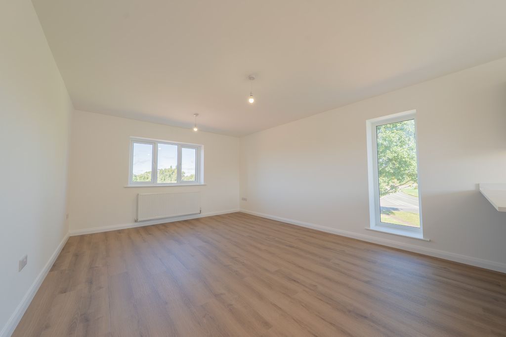 Property photo 3 of 12 .