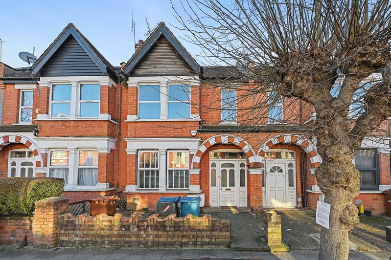 Property photo 1 of 7 Photo 4