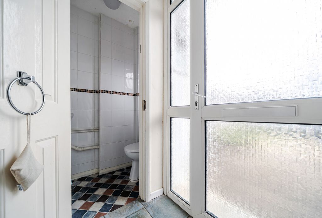 Property photo 2 of 17 1516837-12-1A0904...