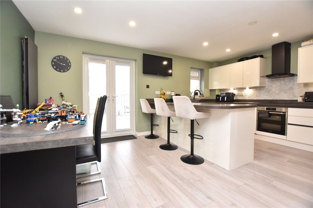 Property photo 2 of 14 Picture No. 54