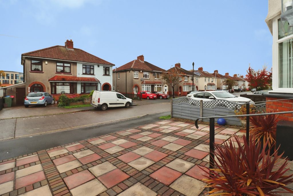 Property photo 3 of 18 Pbox-Img.Jpg