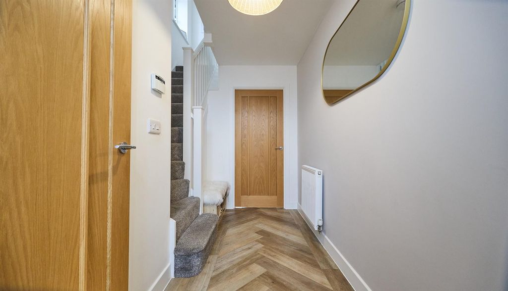 Property photo 3 of 17 Ellis Close Sap.Jpg