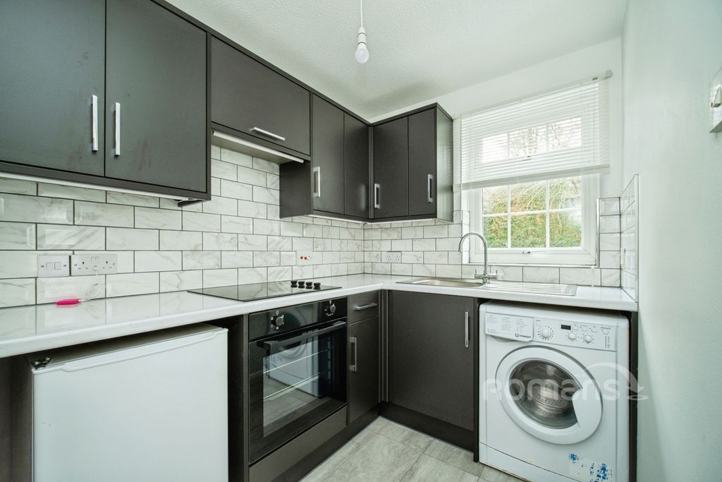 Property photo 2 of 8 Pbox-Img.Jpg