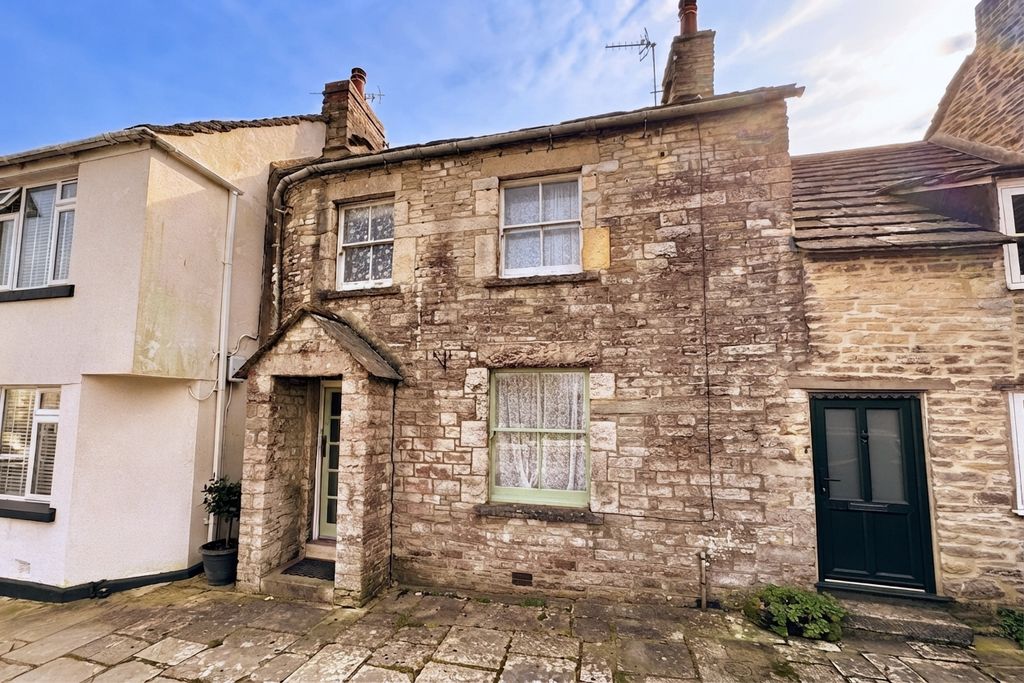 Property photo 1 of 12