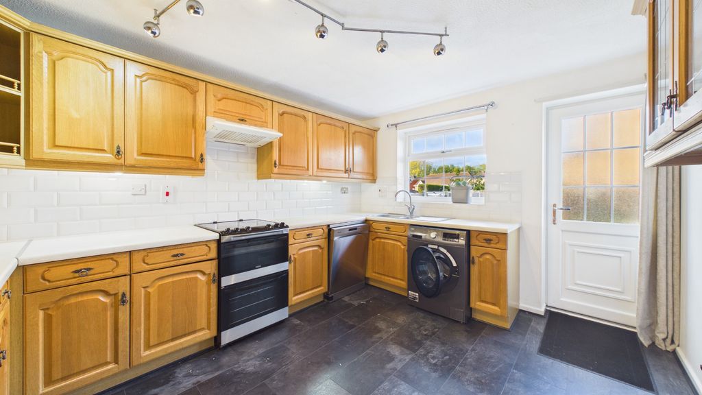 Property photo 2 of 17 6108762