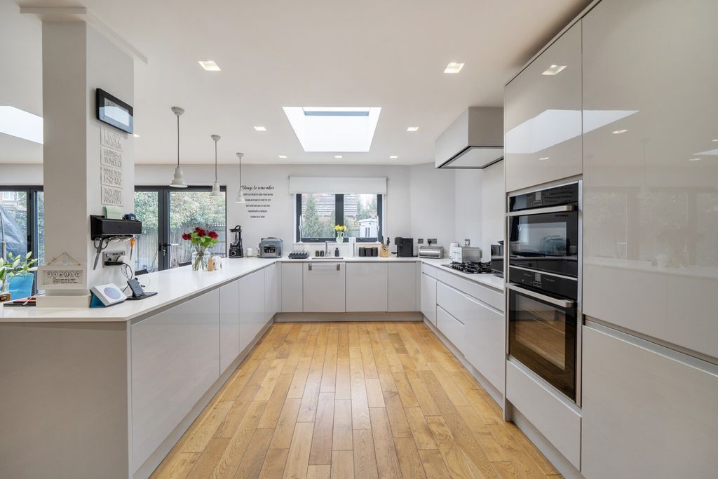 Property photo 3 of 20 1400539-7-69989B9...