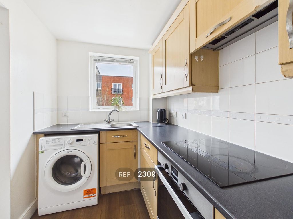 Property photo 3 of 13 Kitchen