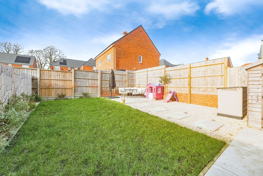 Property photo 2 of 25 Garden