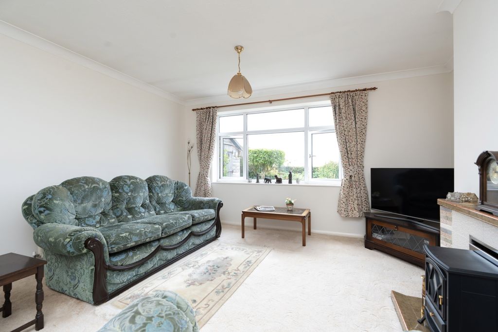 Property photo 2 of 22 Lounge