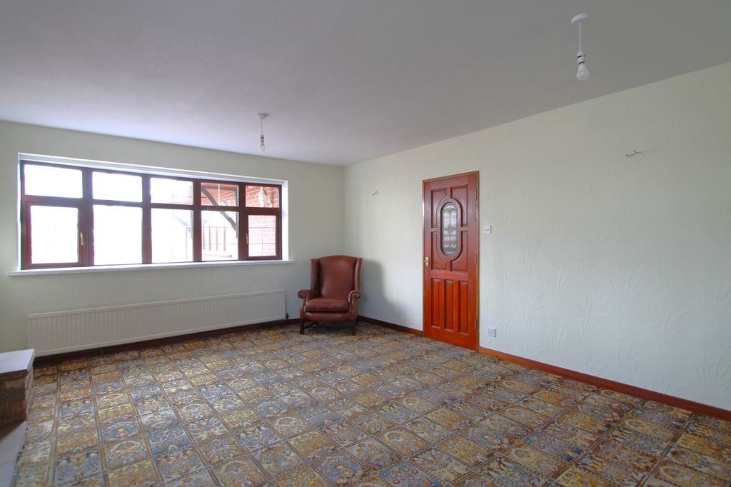 Property photo 3 of 38 Living Room