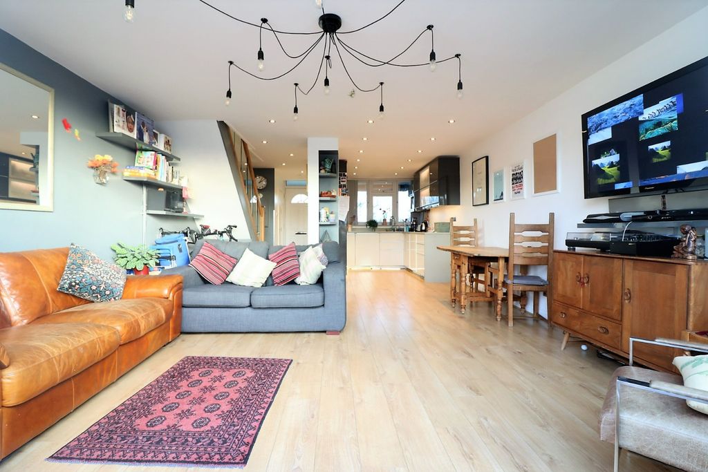 Property photo 1 of 8 1495071