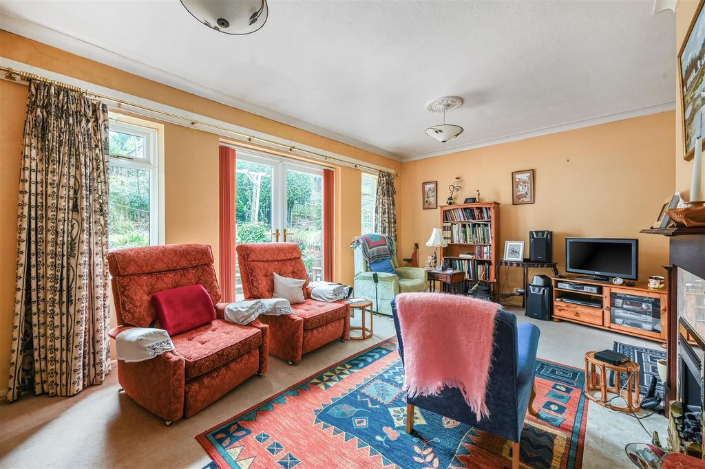 Property photo 3 of 14 3 Clifton Rise (8).Jpg