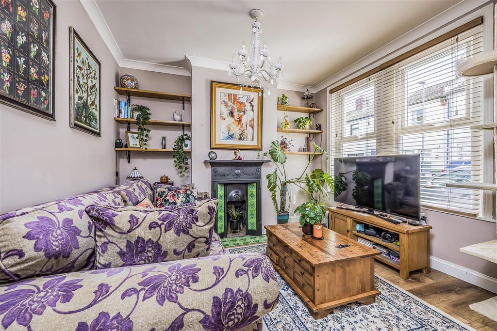 Property photo 1 of 16 32 Rosetta Road, Milton-Porticomarketing-Soldby-10