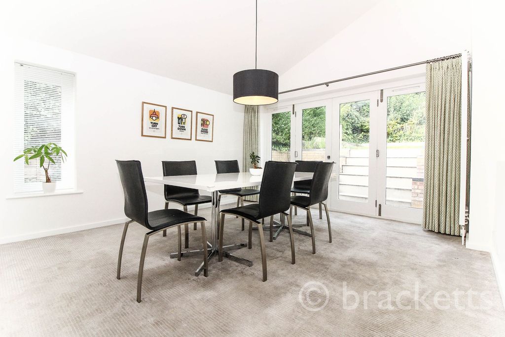 Property photo 2 of 31