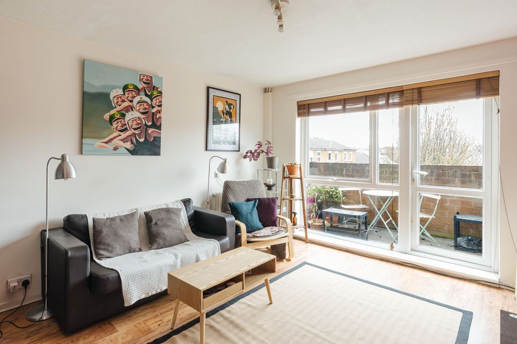 Property photo 2 of 23